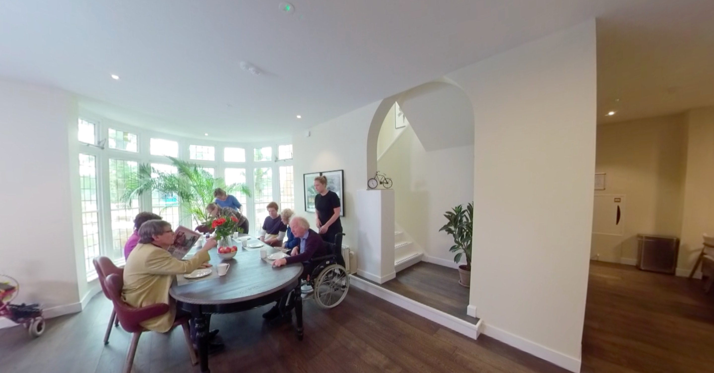Snapshot from scene 2.1: the user acts as bystander (fly on the wall) observing a patient's behaviour and their environment in a nursing home