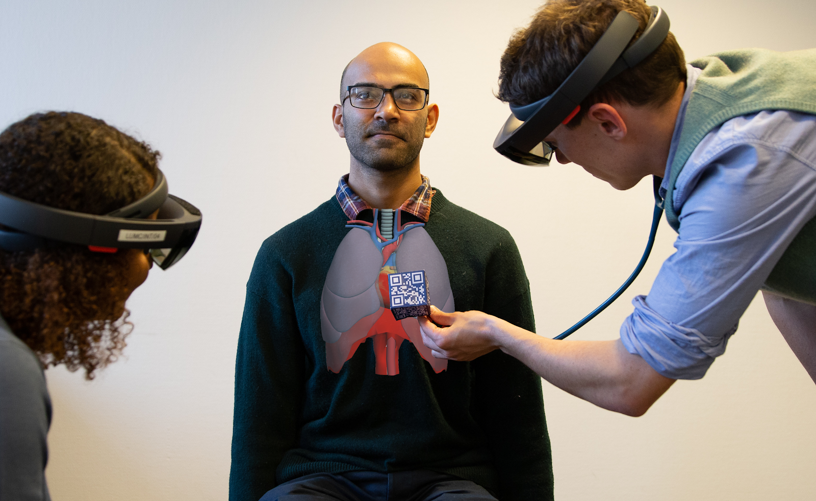 A virtual anatomical model of the lungs is projected on a simulation patient to find abnormalities